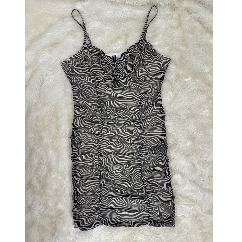 Abstract Bodycon Dress - Picture 3 of 8